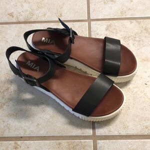Mia sandals